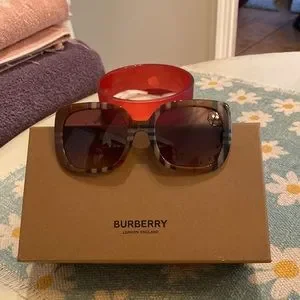 Burberry | Accessories | New Burberry Sunglasses Wore Twice  display picture 1